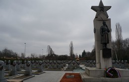 Памятник советским солдатам на Ольшанском кладбище